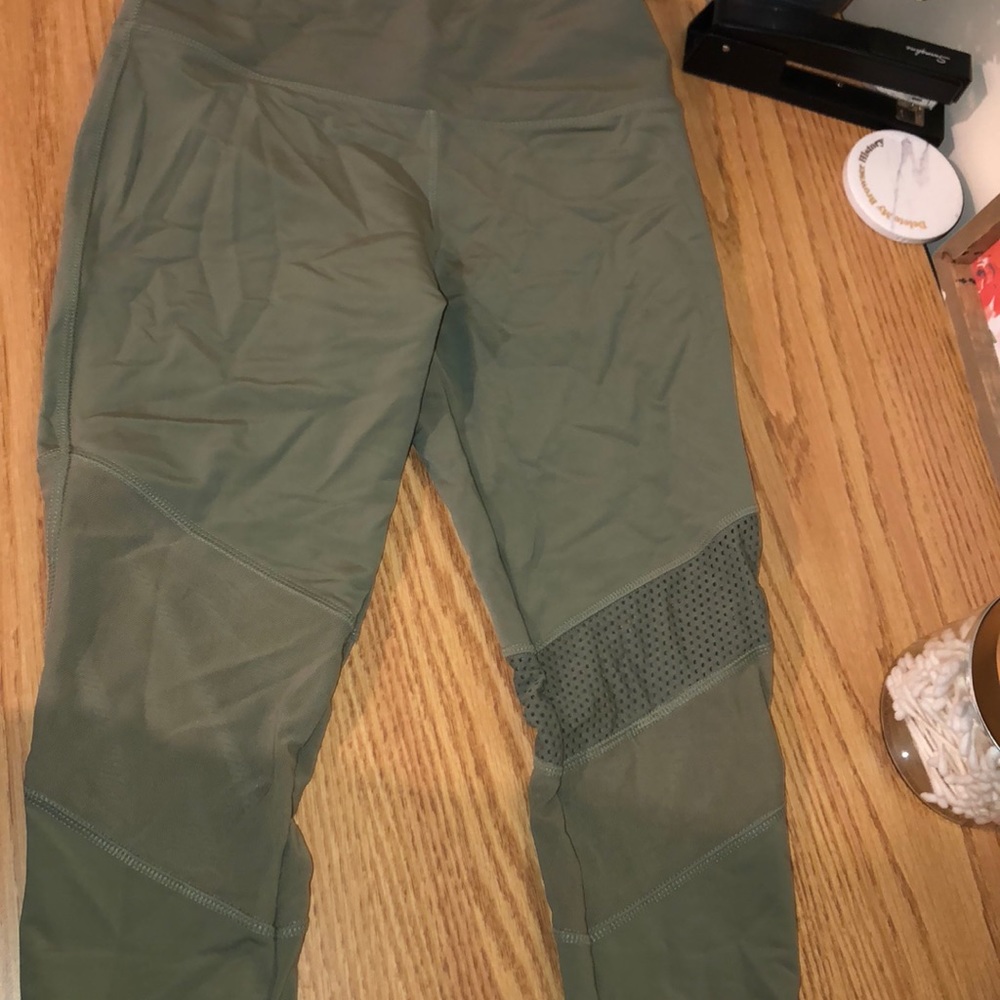 MAUVY GREEN MESH LEGGINGS